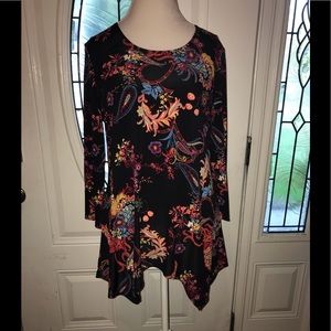 Long sleeve asymmetrical hem top - L